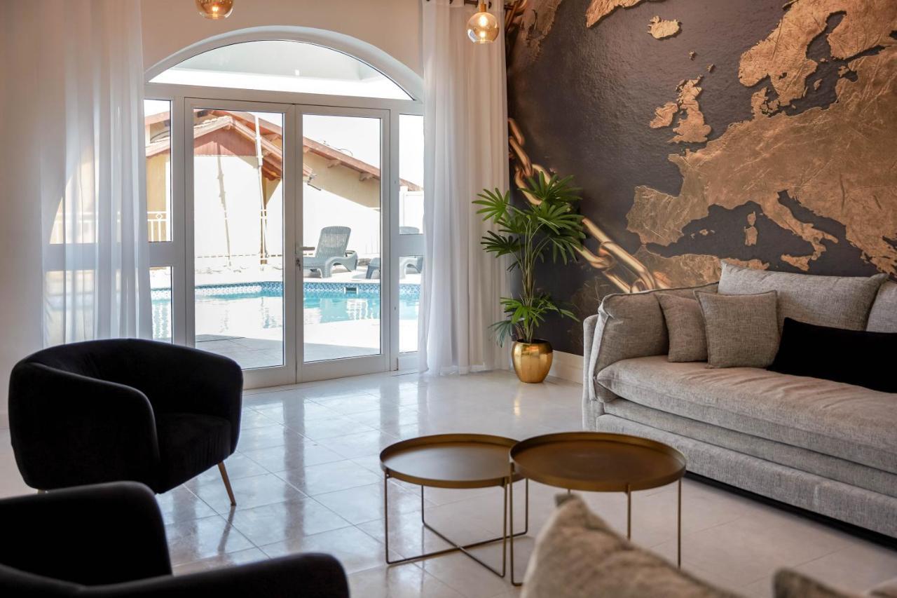 Yalarent Ivy Villa With Private Pool 엘라트 외부 사진
