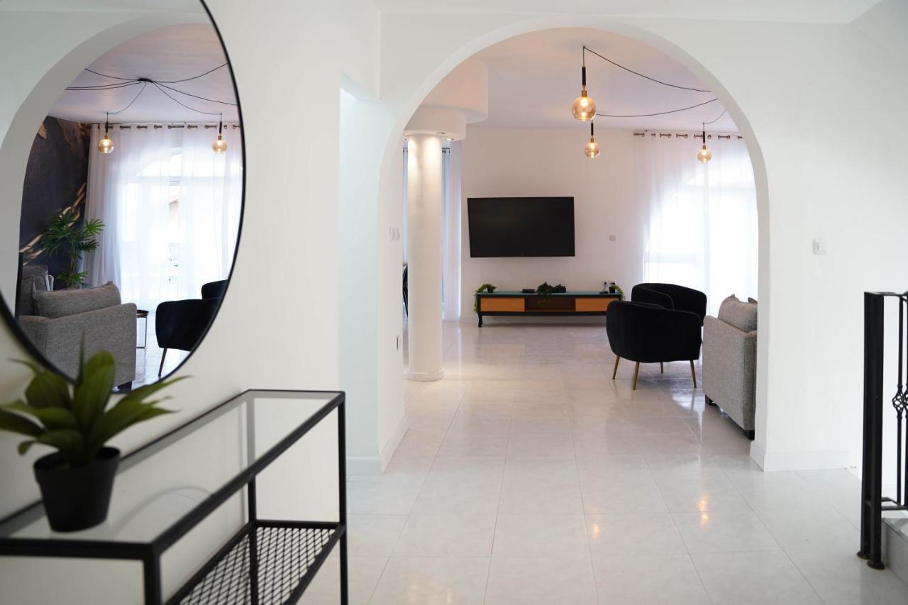 Yalarent Ivy Villa With Private Pool 엘라트 외부 사진